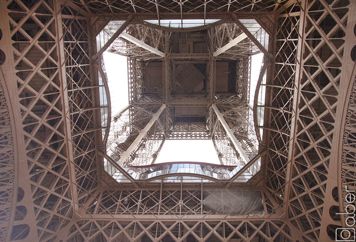 Środek najpopularniejszej wieży w Paryżu