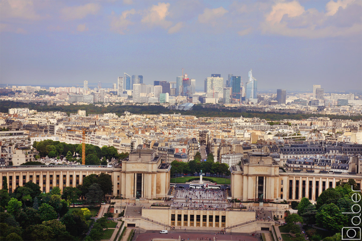 Widok na Paryż z wieży Eiffla
